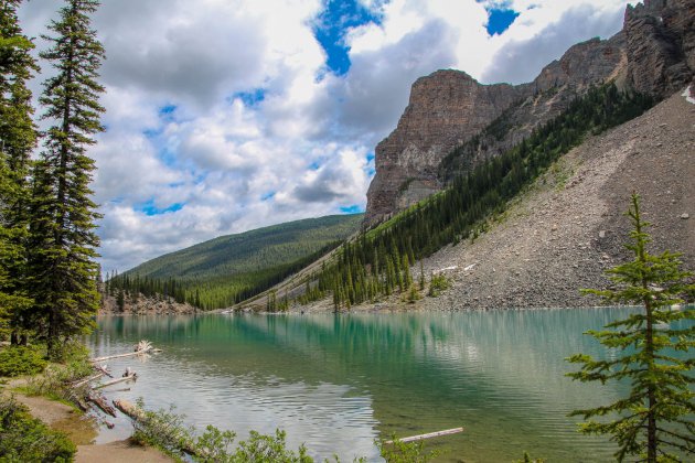 De andere kant van Moraine Lake