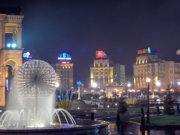 het plein van de oranje revolutie in Kiev by night