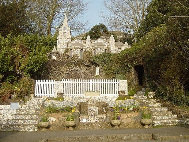 Smallest church in the world.