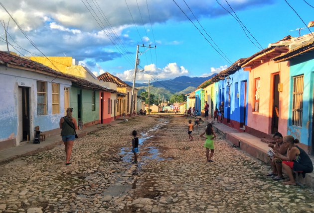 Straatbeeld van kleurrijk Trinidad