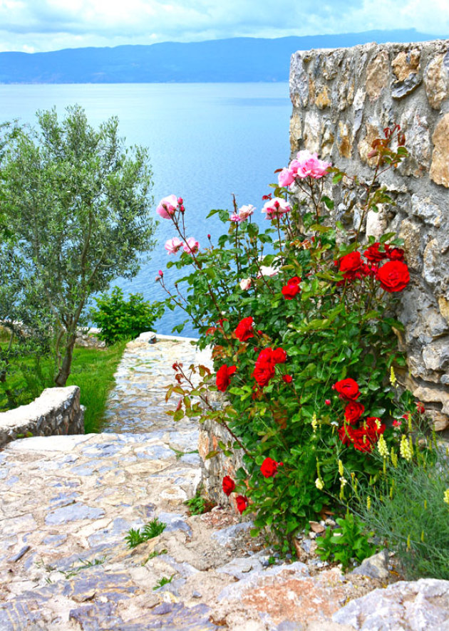 Zicht op het meer van Ohrid