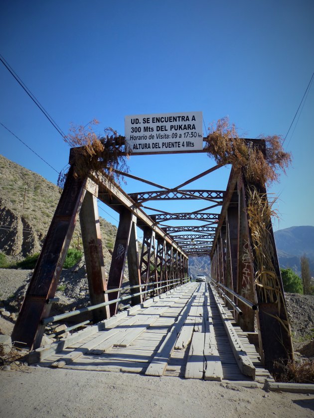 Brug naar Inca ruines in Tilcara