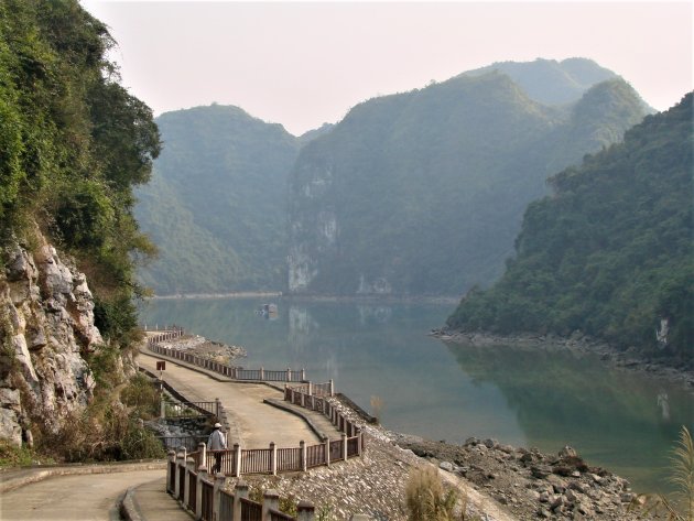 Trekking op Cat Ba eiland.