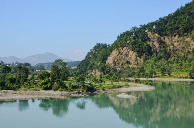 Rivierlandschap van Yamdi Seti