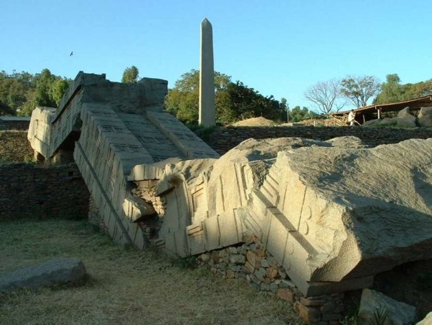 gevallen obelisk