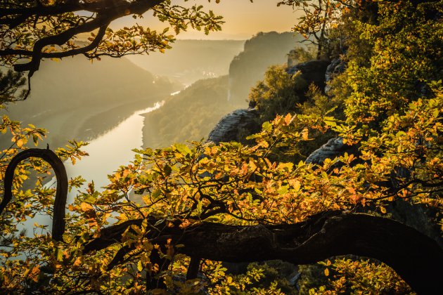 Zonsondergang boven de Elbe