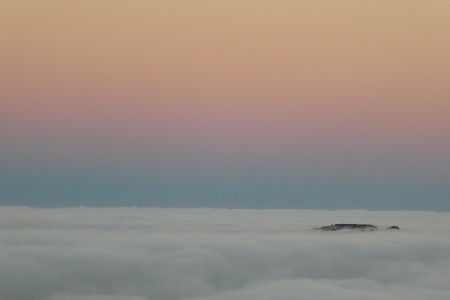 Boven de wolken (bekijk volledige foto)