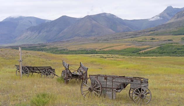 De weg naar Waterton Lakes NP