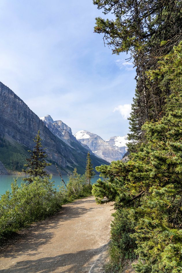 Aan de oevers van Lake Louise