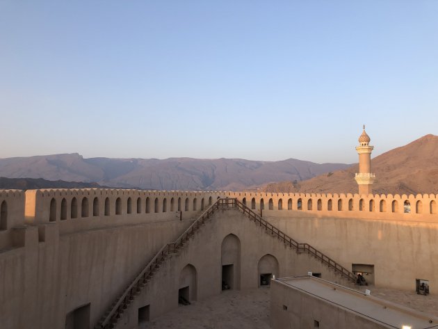 Zonsondergang fort Nizwa