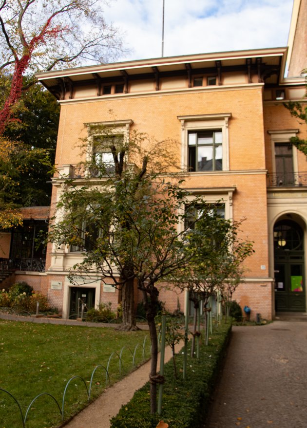 frühstück in het charmante café Literaturhaus