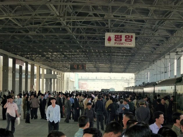 Drukte op station Pyongyang