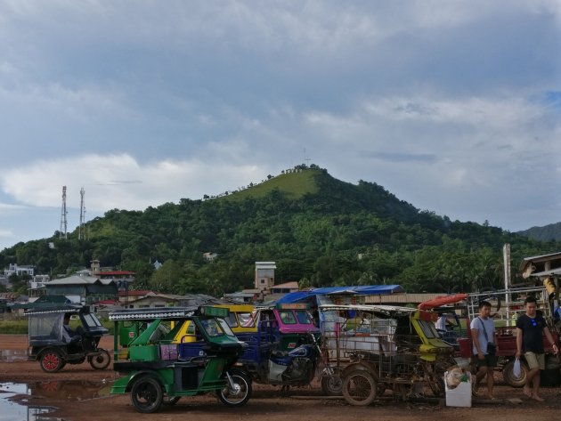 Nabij de versmarkt in Coron Town Proper