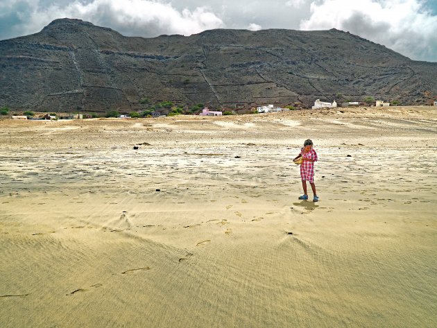 Schelpen zoeken en surfen in Salamansa