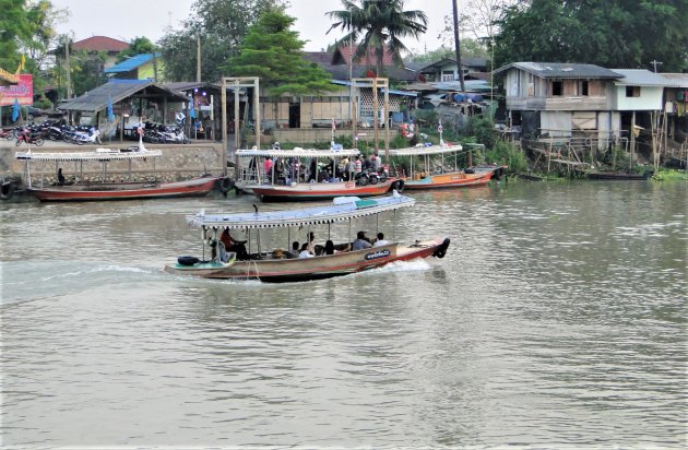 Veerpontjes in Ayutthaya