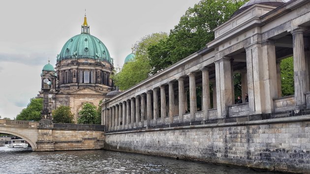 de Berliner dom vanaf het water