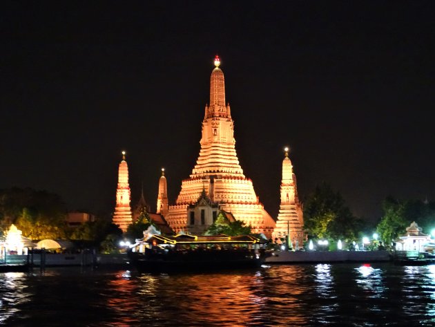 Wat Arun in de schijnwerpers.