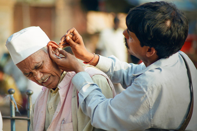 India Rajasthan Jaipur Earcleaning