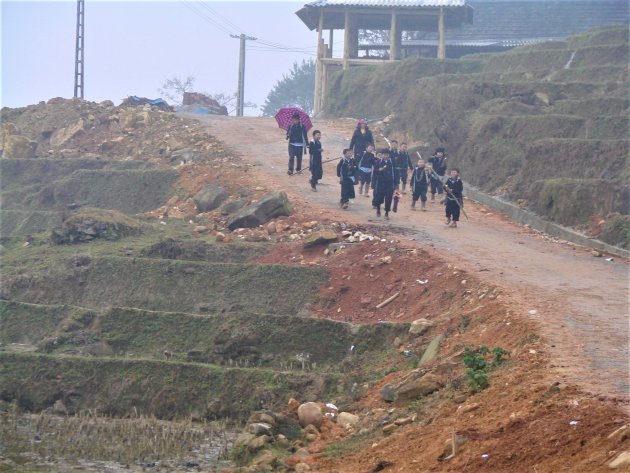 Hmong kinderen terug naar huis.