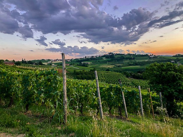 Zonsondergang in Piemonte (Italië)