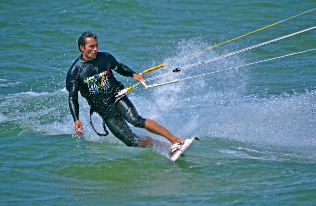 Kitesurfen bij de Brouwersdam