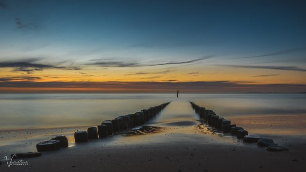 Avond is gevallen op strand Groede