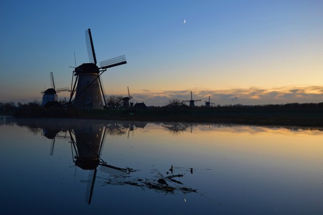 Kinderdijk bij zonsondergang