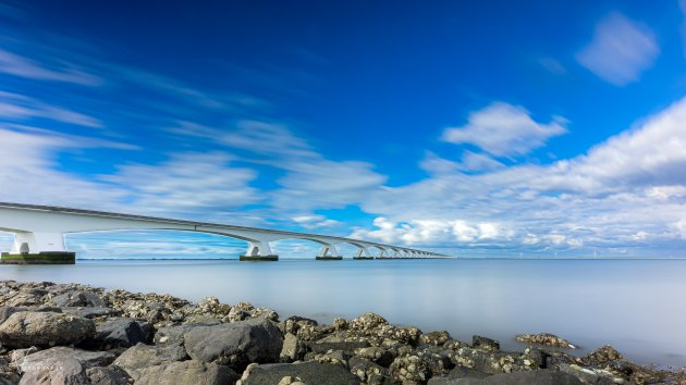 Zeelandbrug op klaarlichte dag