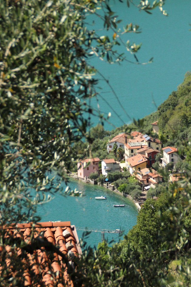 Idyllische baaitjes van Monte Isola op het Lago d'Iseo