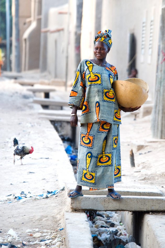 vrouw in Djenne