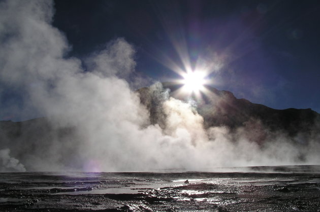 Zonsopkomst bij de Tatio Geysers