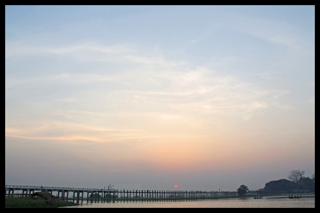 U-beinbrug at dusk