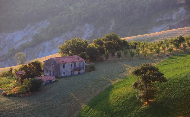 Verlaten boerderijtje in Marche...