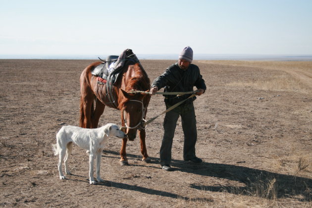 Herder bij de rivier de Ili