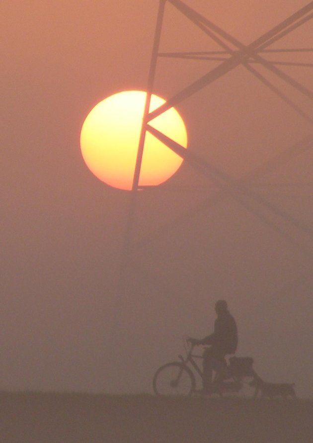 bij zonsondergang