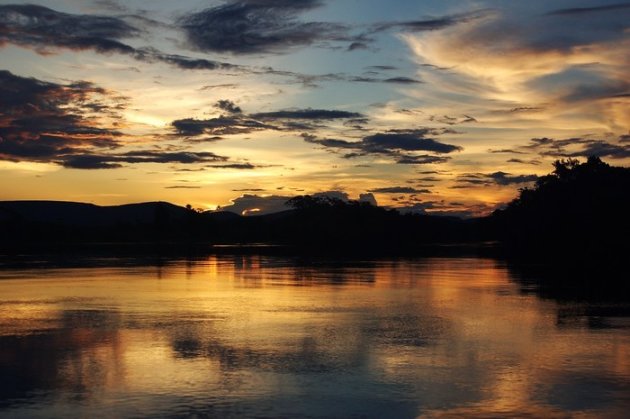 Zonsondergang aan de Rio Guapore