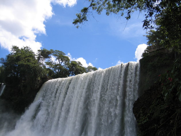 Uitzicht op watervallen Iguazu