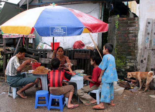 Gezellig eten op straat