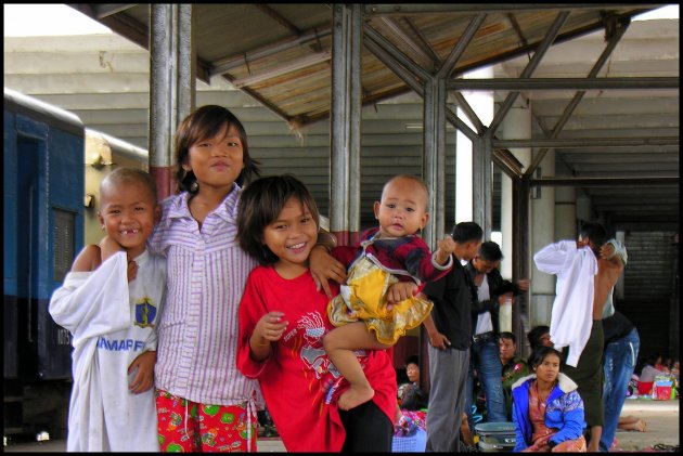 Stationsleven in Mandalay