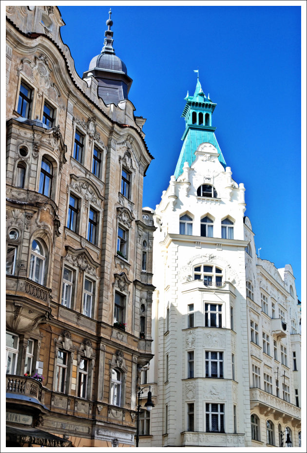 stad vol colonnades en andere monumenten