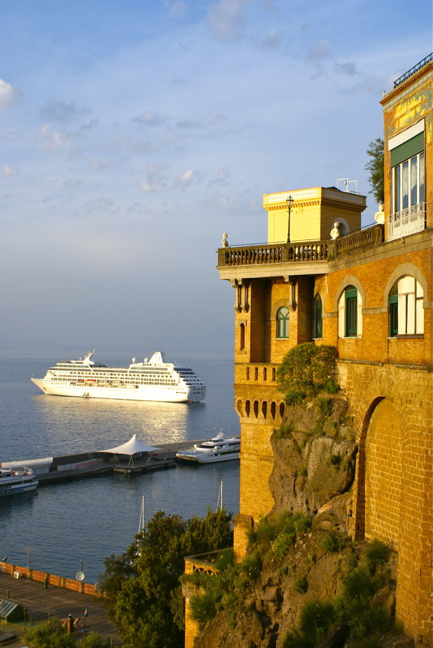 de Baai van Napels vanuit Sorrento