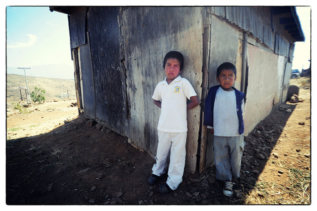 verveelde jongetjes in Ensenada