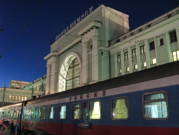 Halte novosibirsk op de transsiberie express