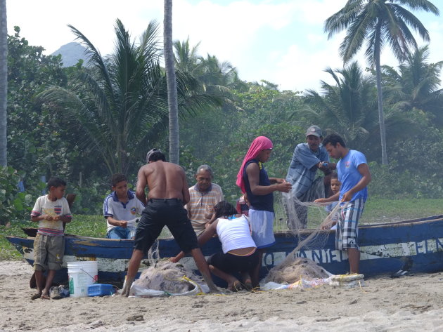 Vissers aan het strand van Palomino