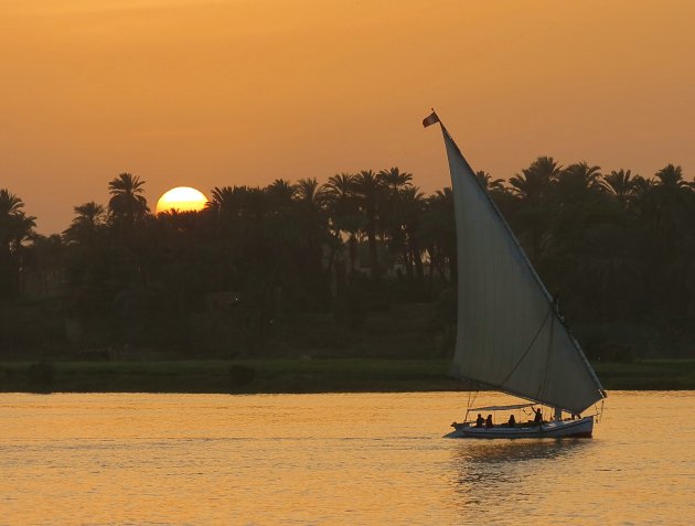 Feluka bij zonsondergang