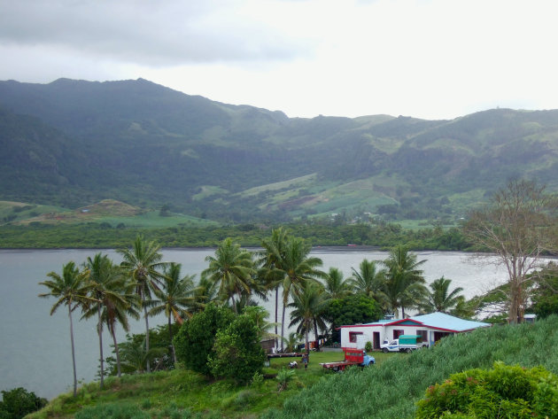 Huis aan een baai op hoofdeiland Viti Levu