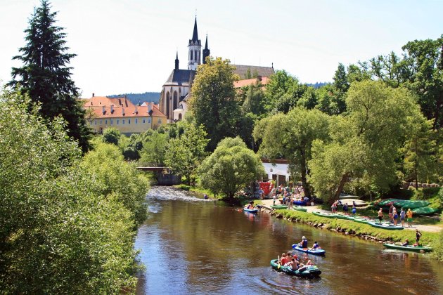 kanoën op de Moldau bij Vyšší Brod