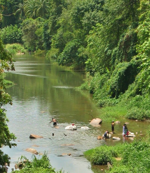 Wassen met uitkijk over de rivier