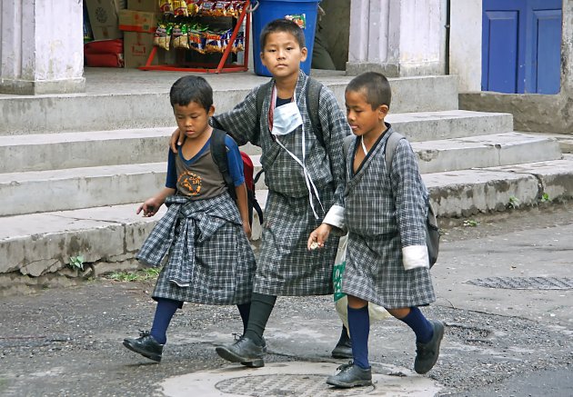 Naar school in Phuntsholing