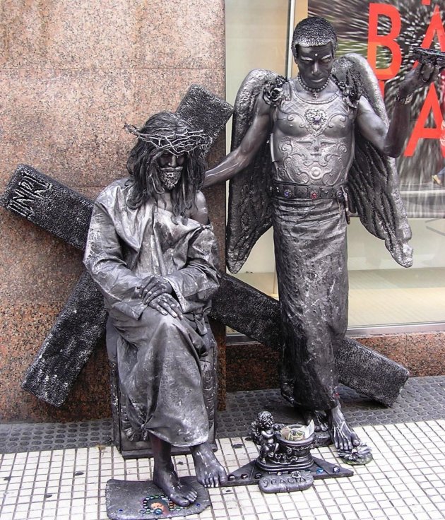 Living statues